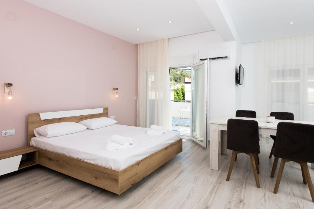 Postel nebo postele na pokoji v ubytování Diamanti Apartments Downtown Limenas Thasos