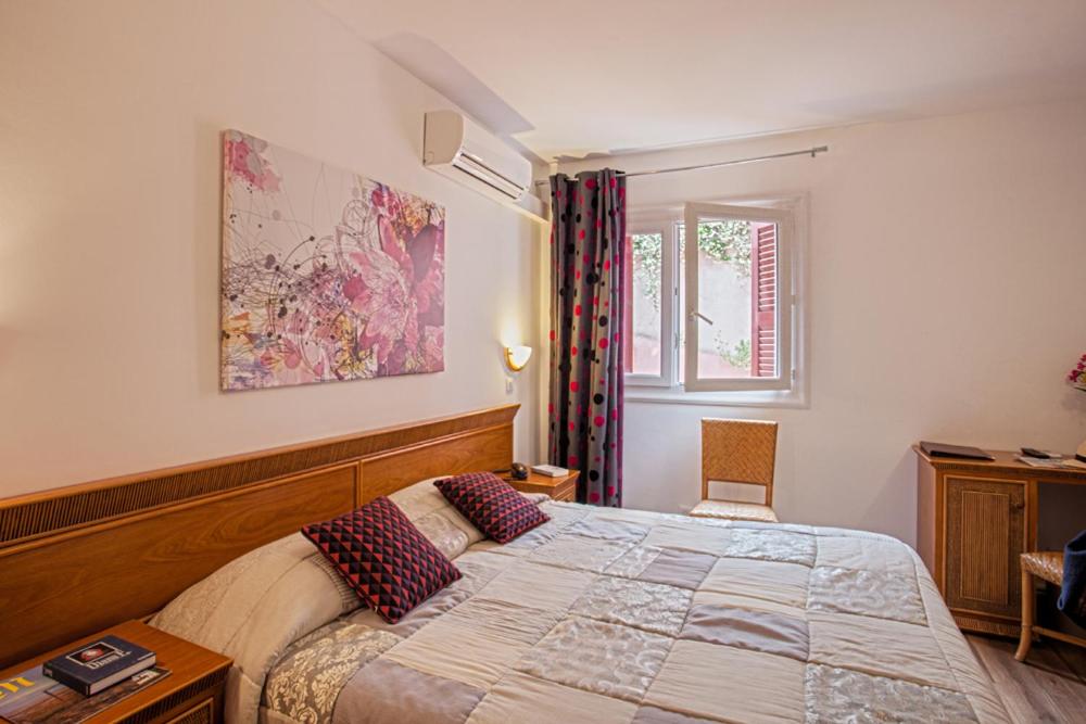 Postel nebo postele na pokoji v ubytování Hotel Kalliste