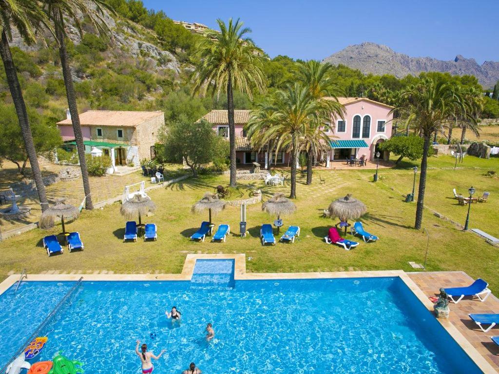 Spacious apartment in Pollenca with mountain view