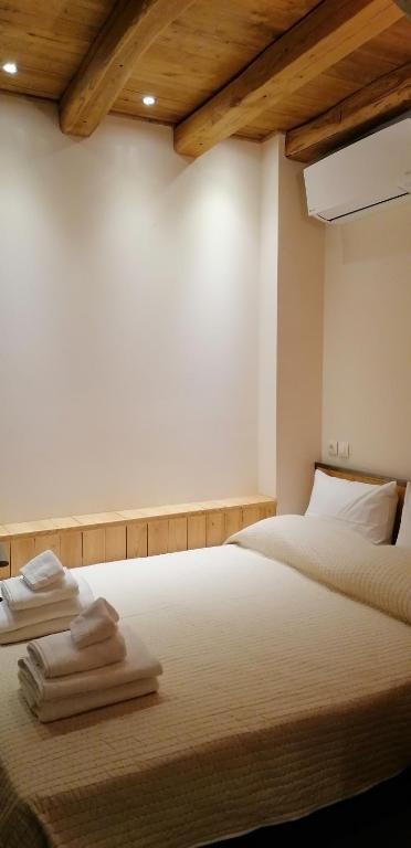 RiverBed Traditional Guest House - 8