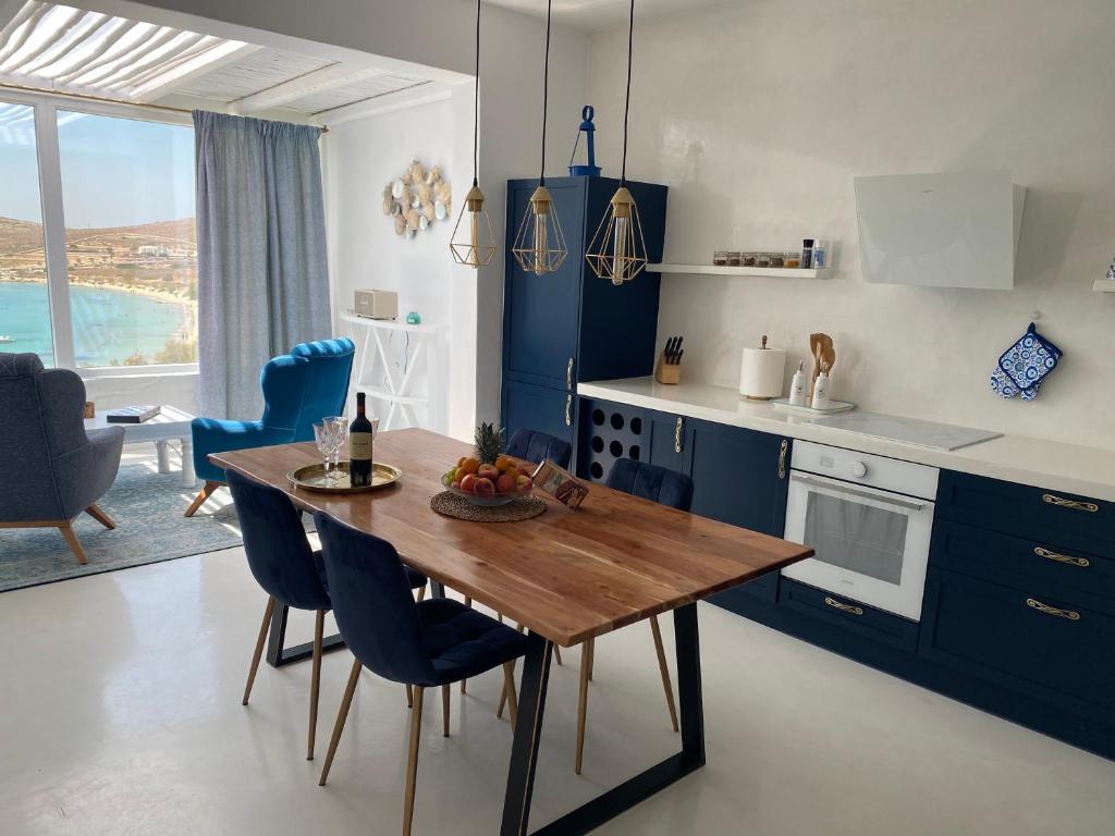 Kuchyň nebo kuchyňský kout v ubytování Krios Luxury Suites