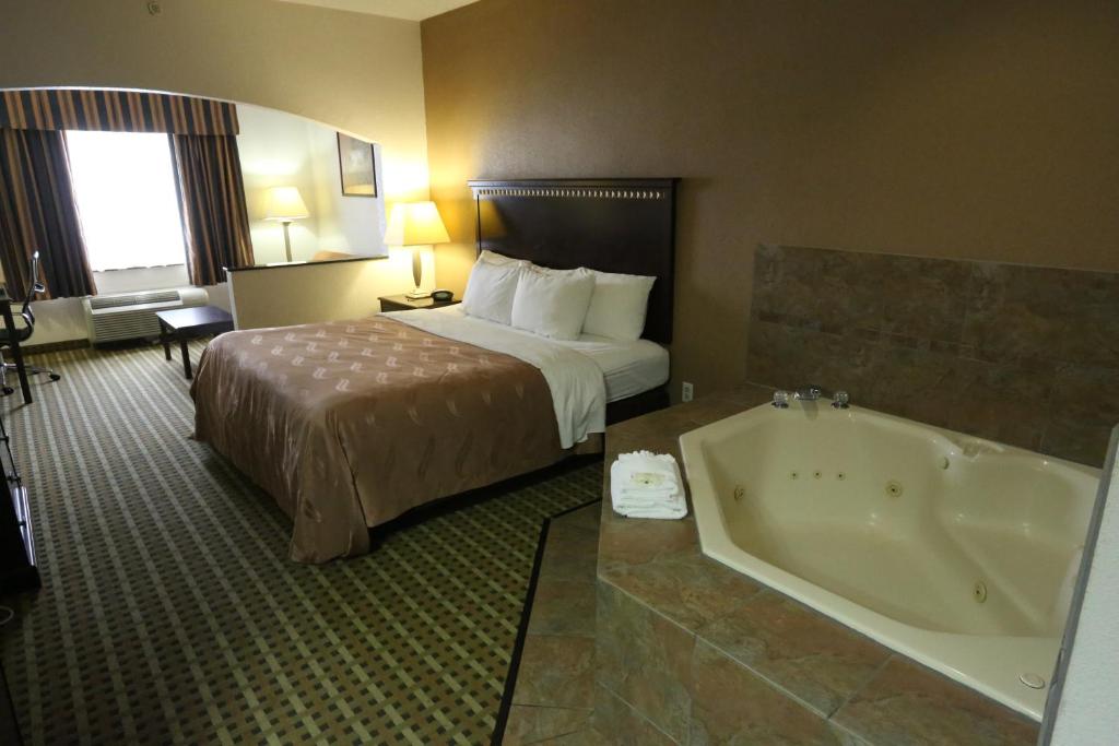 Quality Suites Burleson - Ft Worth photo