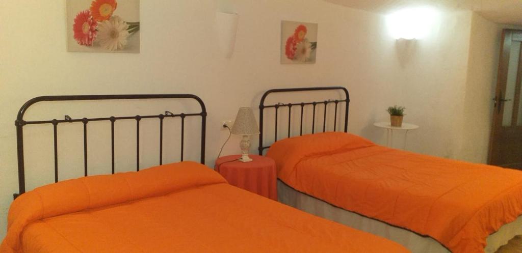 Łóżko lub łóżka w pokoju w obiekcie Alojamiento Rural, Cueva de la Abuela
