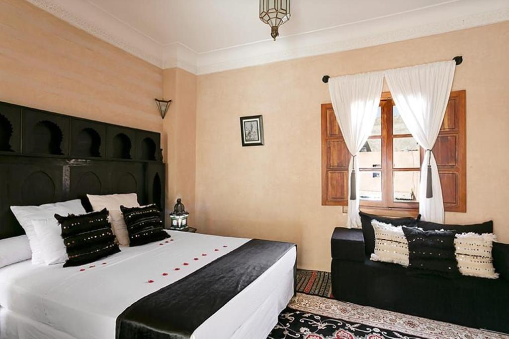 Postel nebo postele na pokoji v ubytování Arabian Riad Marrakech