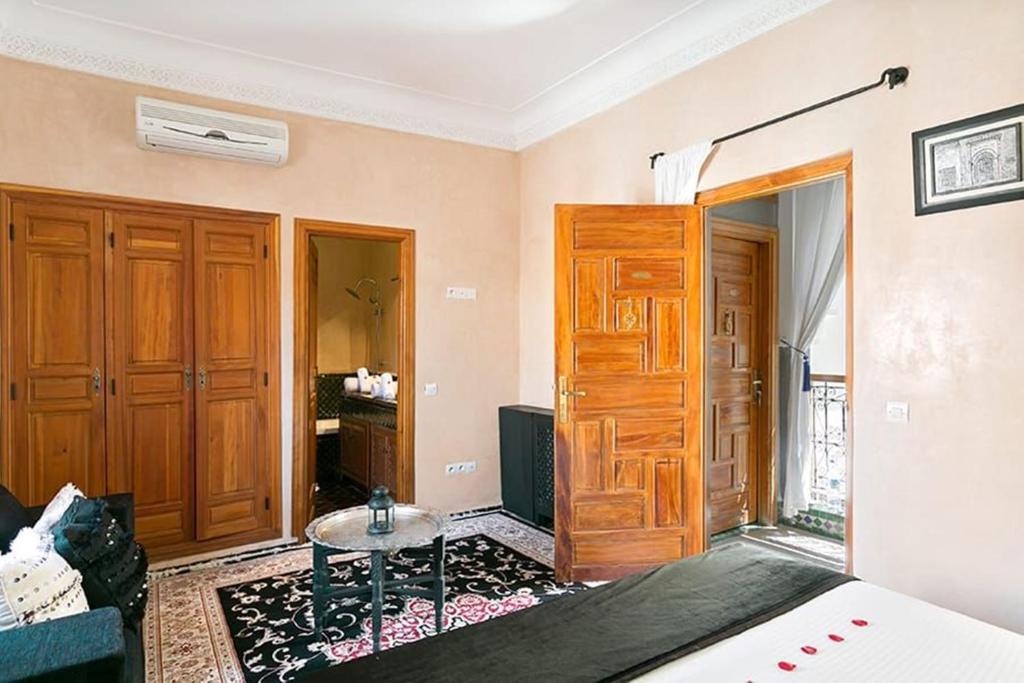 Postel nebo postele na pokoji v ubytování Arabian Riad Marrakech