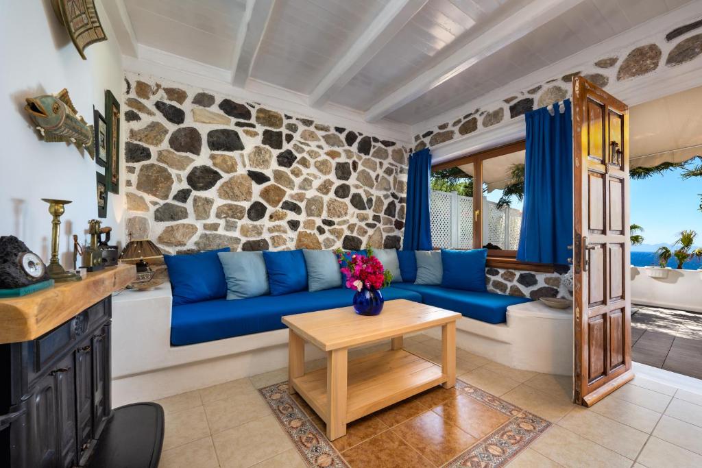 Area soggiorno di Moschatos Beach House