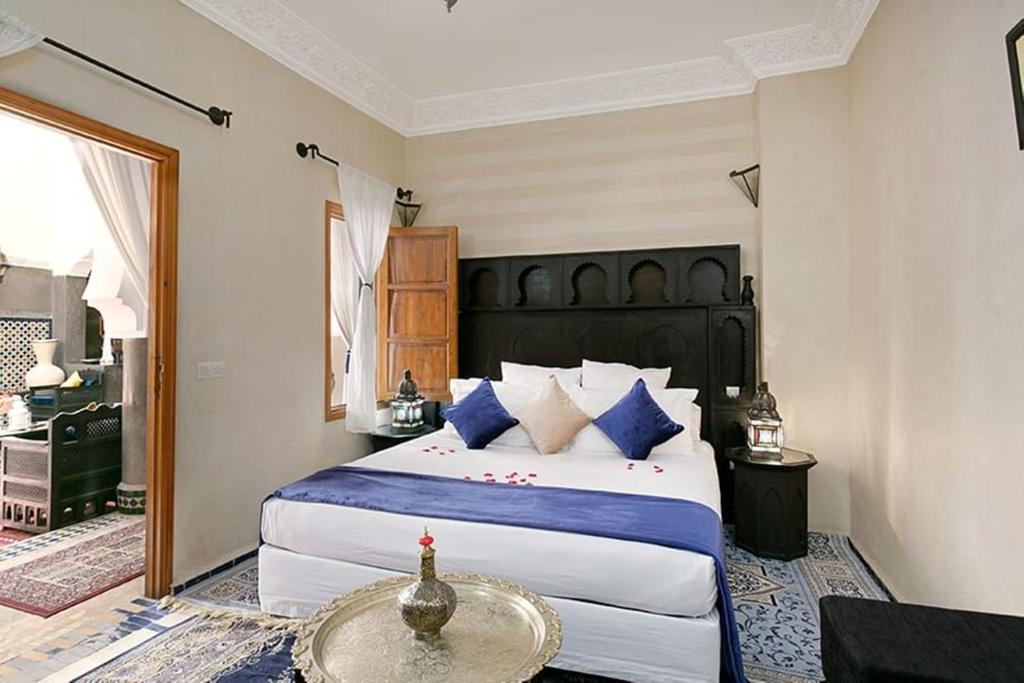 Postel nebo postele na pokoji v ubytování Arabian Riad Marrakech