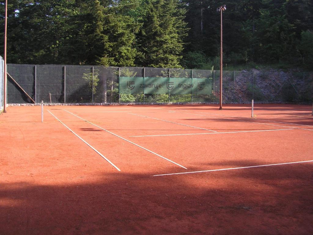 Tenis a/nebo squash v ubytování Camping Pivka Jama Postojna nebo okolí