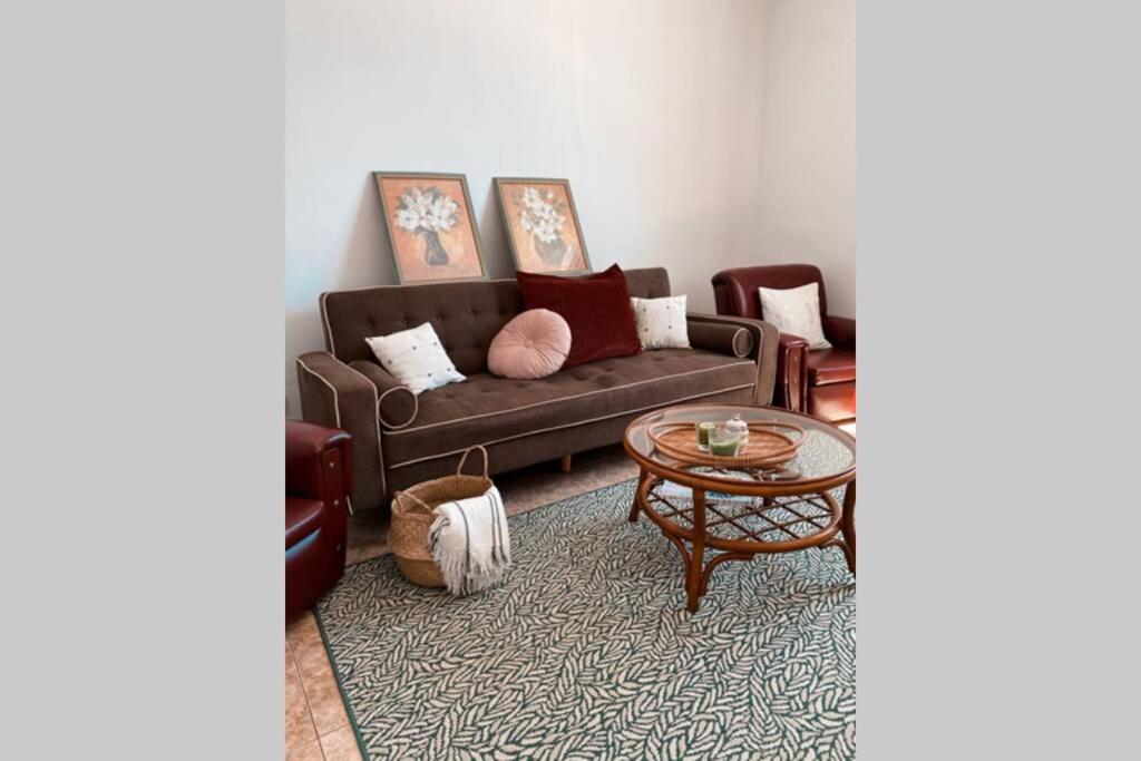 A seating area at LARGE 90m2 CANARY APARTMENT, NICE VIEW, LOCATION !