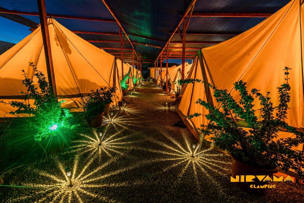 صورة لـ NirVama Tent Glamping في فاما فيكي