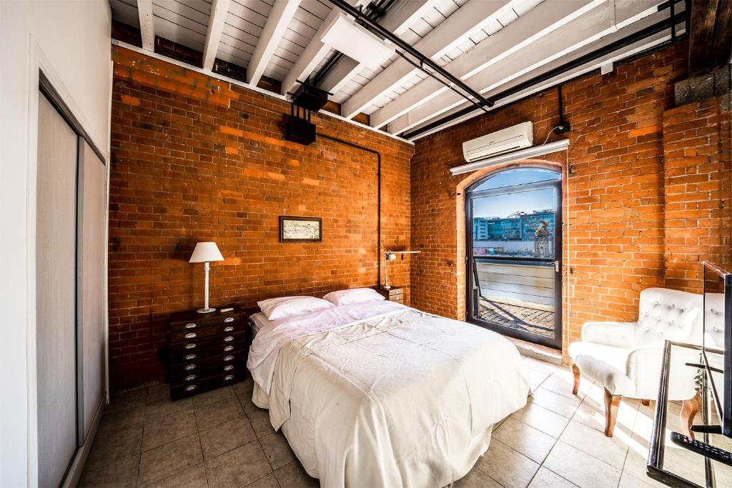 Madero Homes - One-Bedroom Apartment