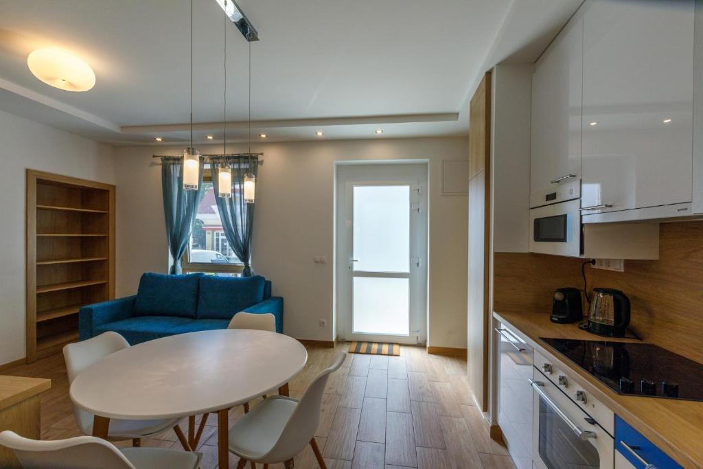 Kuchyňa alebo kuchynka v ubytovaní La Bella Centrum Apartmanok Kék Zöld