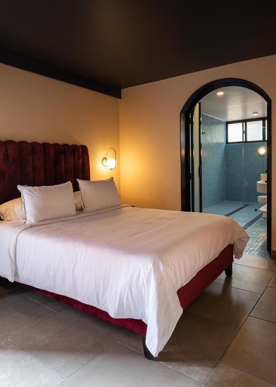 Postel nebo postele na pokoji v ubytování Casa Nada Hotel