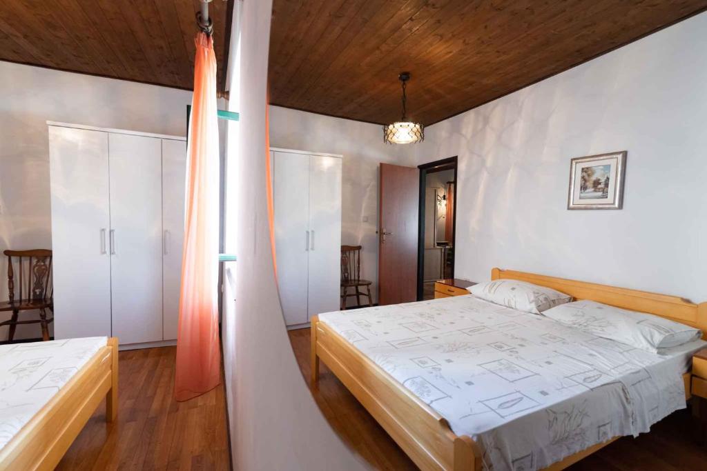 Posteľ alebo postele v izbe v ubytovaní Apartment Kukljica 5