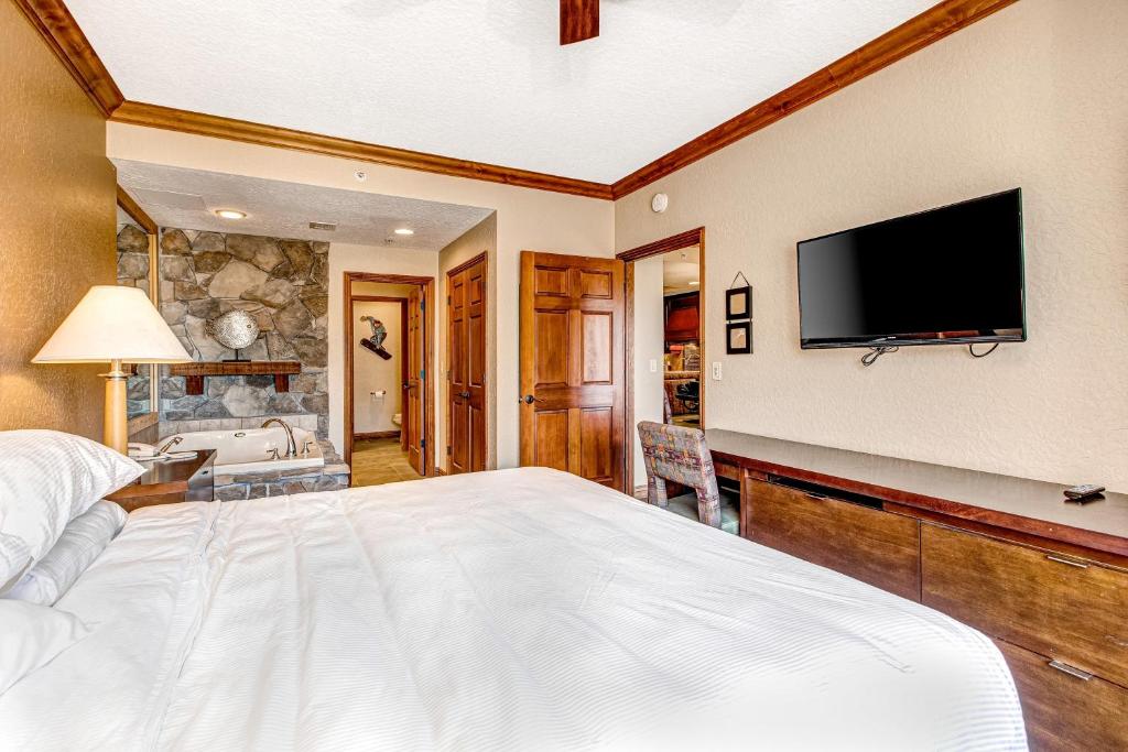 Ein Bett oder Betten in einem Zimmer der Unterkunft Canyons Westgate Resort #4506