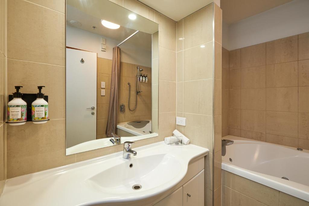 The White Morph - Heritage Collection - Resim 25