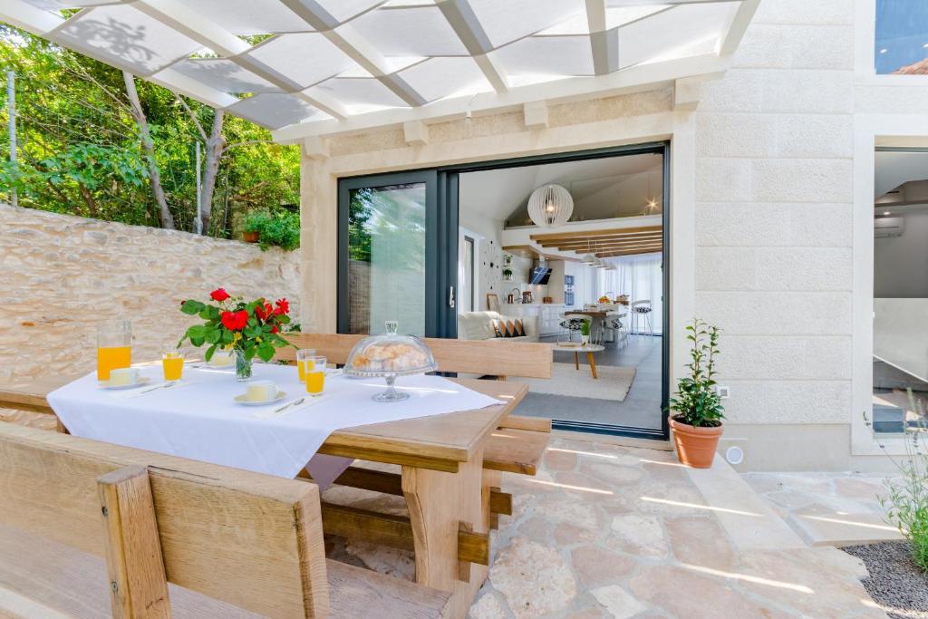 Villa Stone Pearl