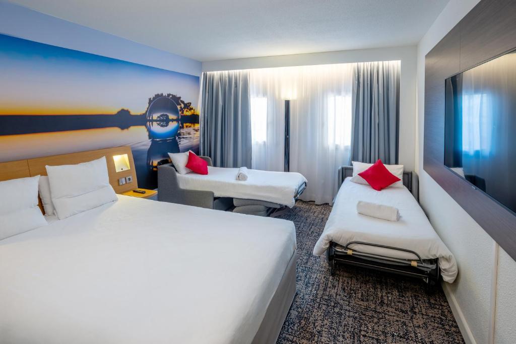 
Superior Room with One Double Bed and Two Single Beds
