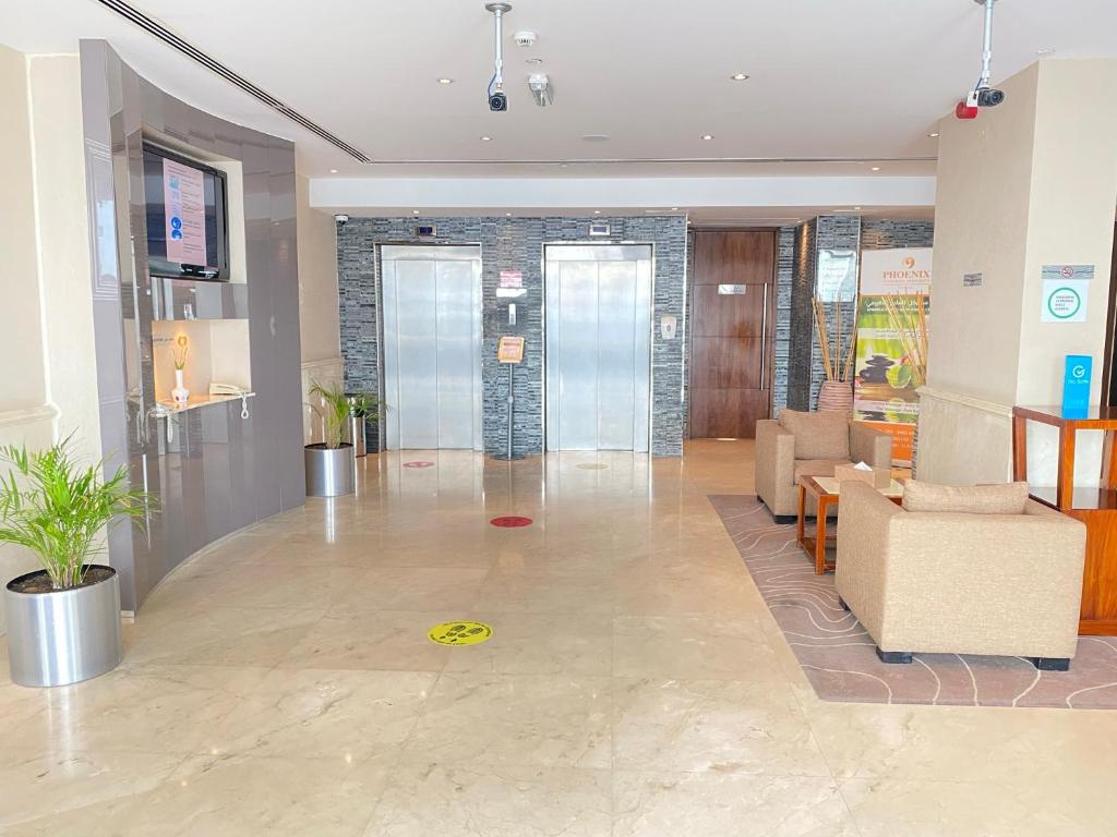 O saguão ou recepção de Phoenix Plaza Hotel Apartments