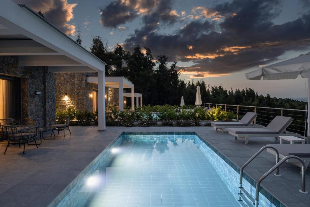 Bazén v ubytování Terra Olivia Luxury Villas and Suites nebo v jeho okolí