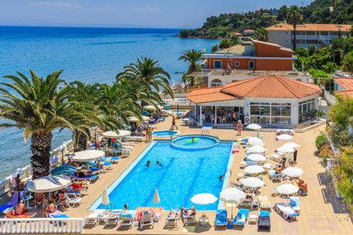 Bazén v ubytování Chryssi Akti Hotel nebo v jeho okolí