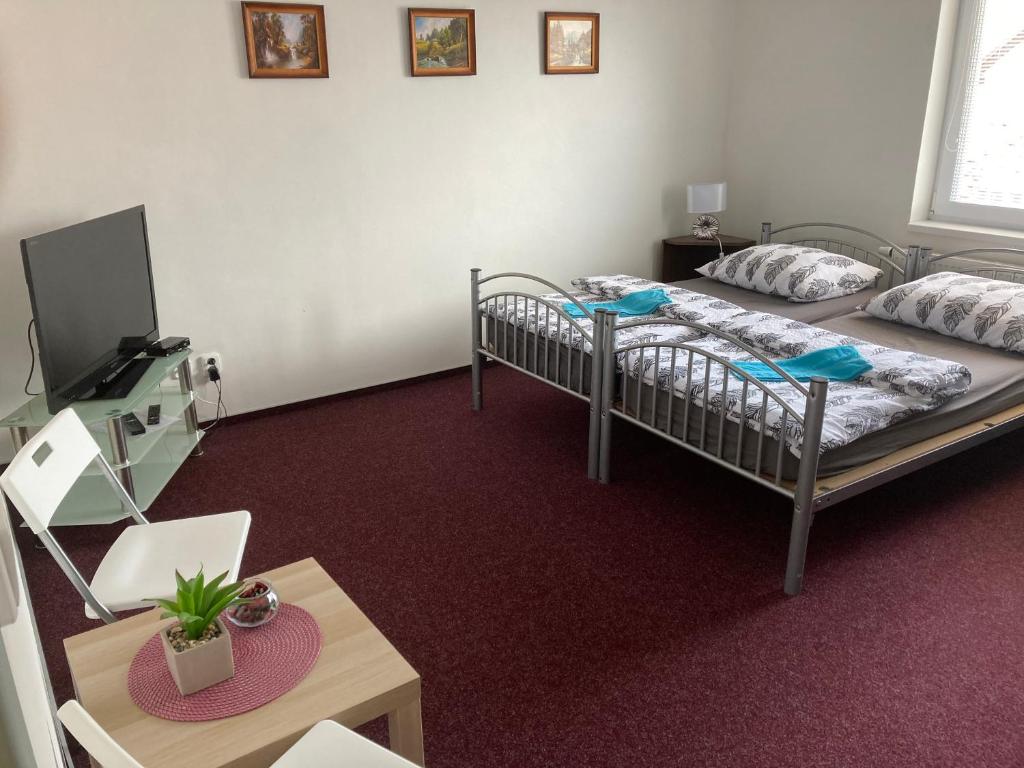 Postel nebo postele na pokoji v ubytování Apartmány V ráji