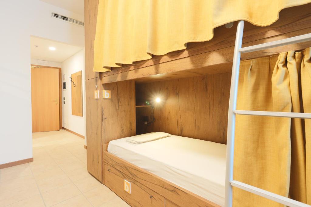 Corte Milano - 6床位女性宿舍间的床位