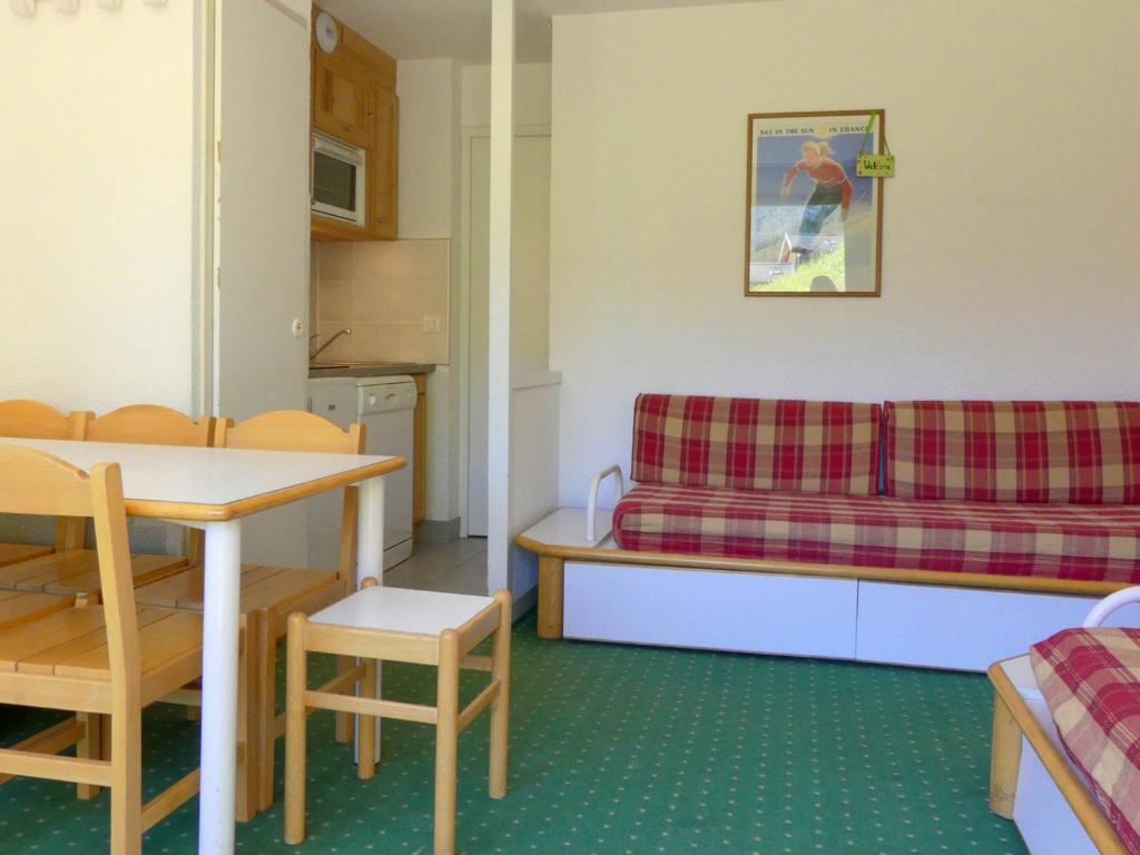 Appartement Méribel, 2 pièces, 5 personnes - FR-1-182-97にあるシーティングエリア