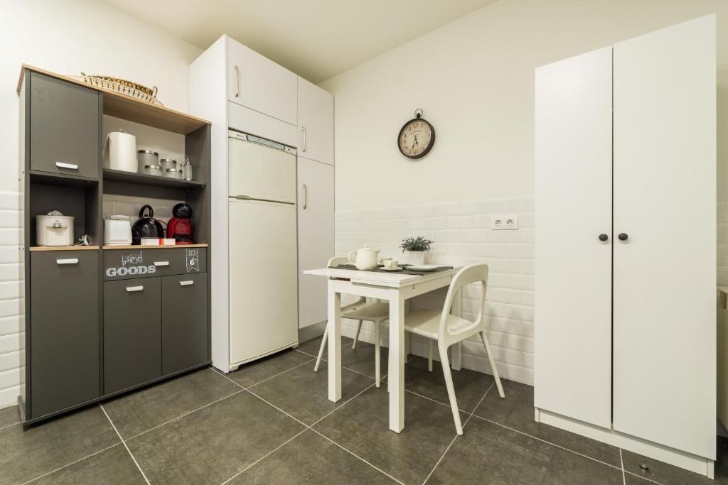 Kuchyň nebo kuchyňský kout v ubytování For You Rentals FREE WiFi Apartment TEMPORAL Malasaña Madrid Center MAL27