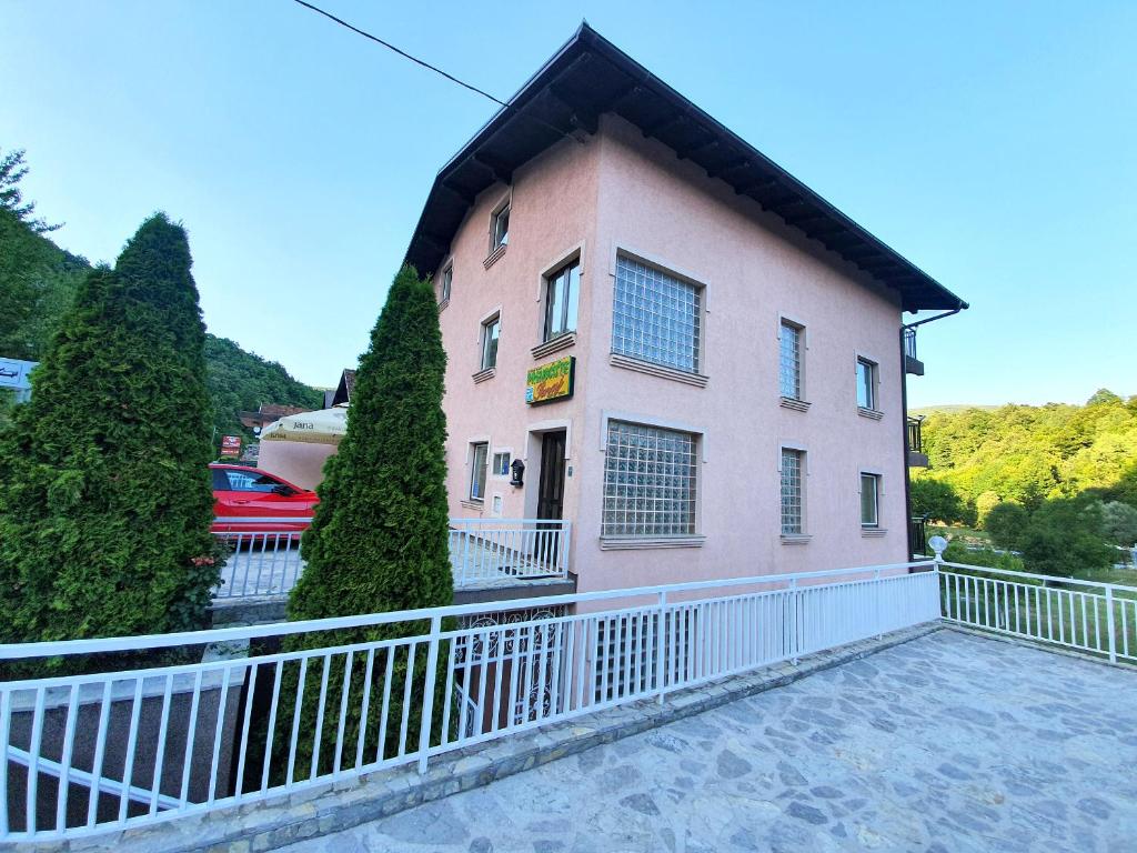 Budova, kde se bed and breakfast nachází