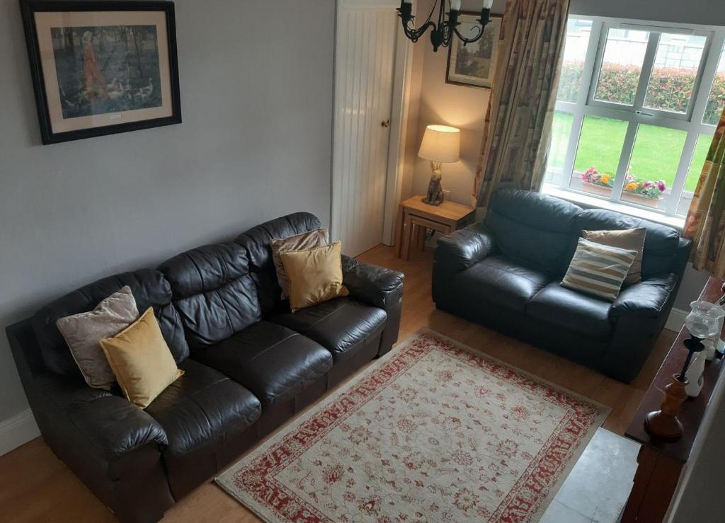 Primrose Cottage - Four-Bedroom House
