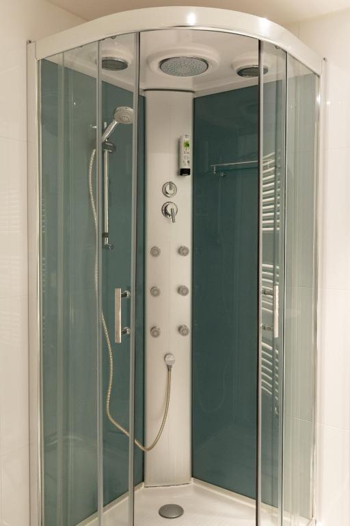 Koupelna v ubytování Hotel zur Post Ochsendorf