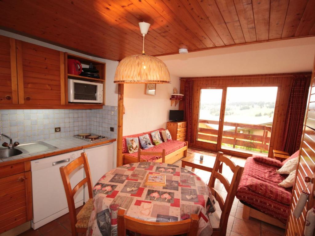 a kitchen and dining room with a table in a room at Studio Les Saisies, 1 pièce, 5 personnes - FR-1-293-129 in Les Saisies