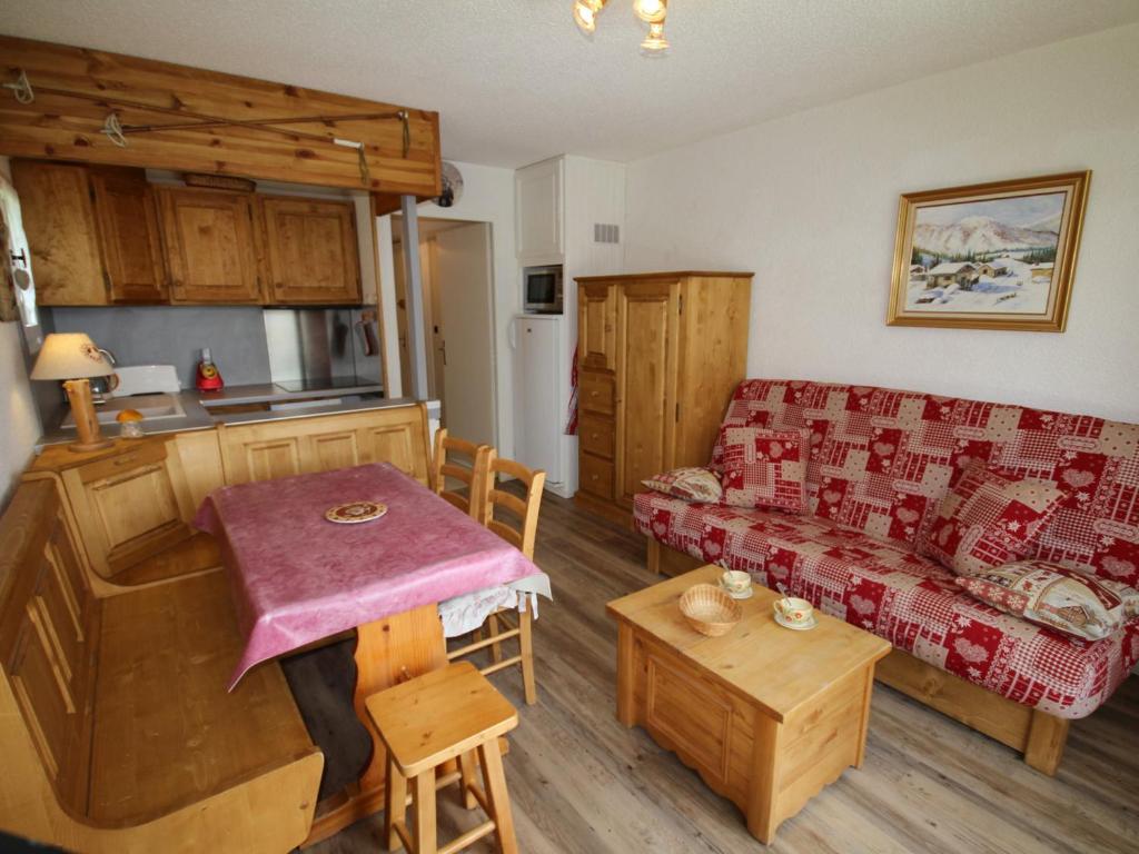 a living room with a couch and a table at Appartement Les Saisies, 2 pièces, 5 personnes - FR-1-293-120 in Les Saisies
