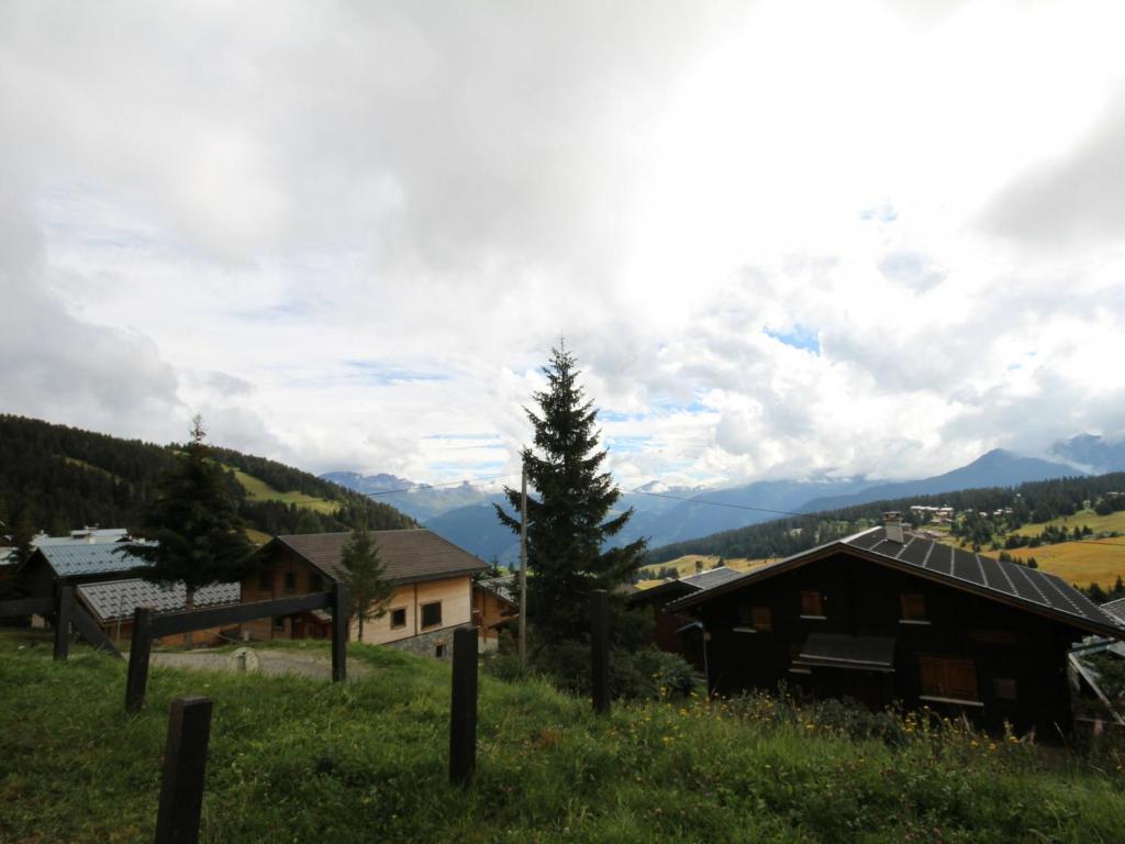 a house on a hill with mountains in the background at Studio Les Saisies, 1 pièce, 4 personnes - FR-1-293-173 in Les Saisies