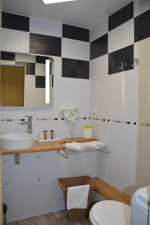 Koupelna v ubytování Cit'Hôtel le Welcome