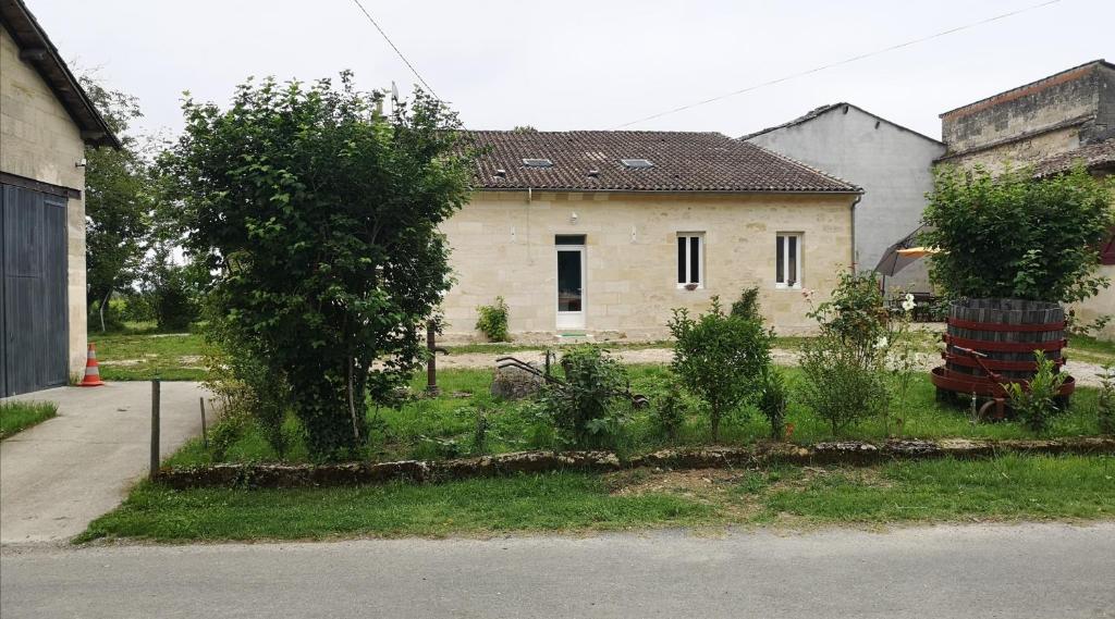 Longére du Chateau Vieux Mougnac - Casa De Cuatro Dormitorios