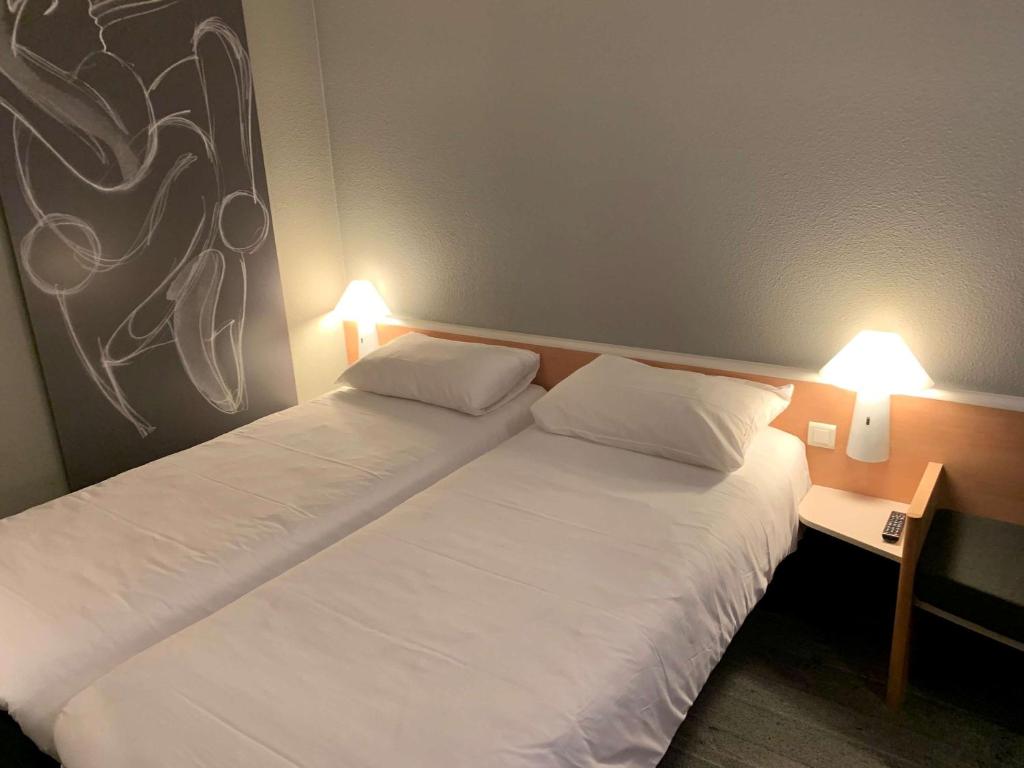 Postel nebo postele na pokoji v ubytování Ibis Auray