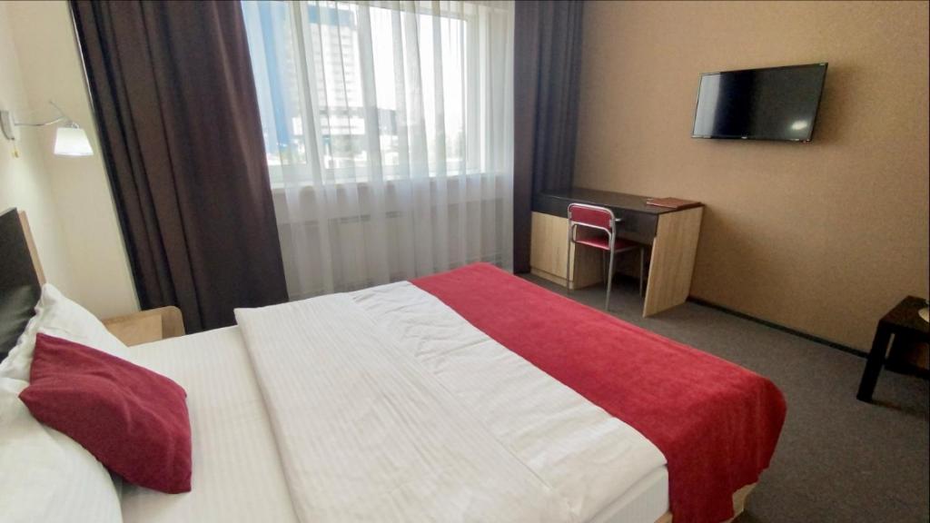 Yosh qiz soqolini oldi