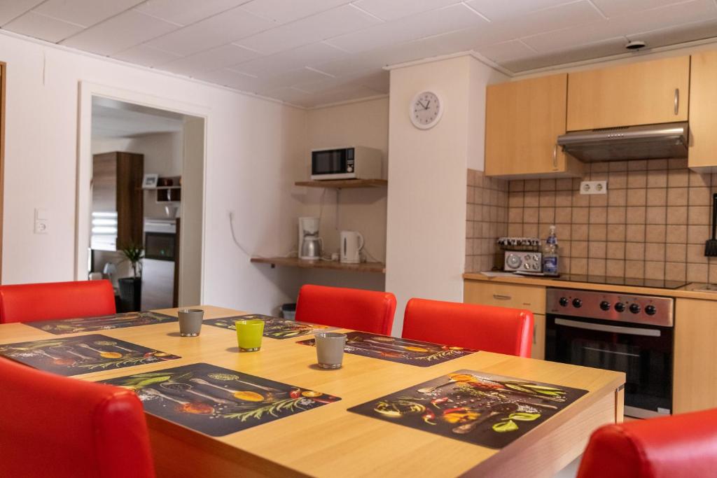 Kuchyň nebo kuchyňský kout v ubytování Hotel zur Post Ochsendorf