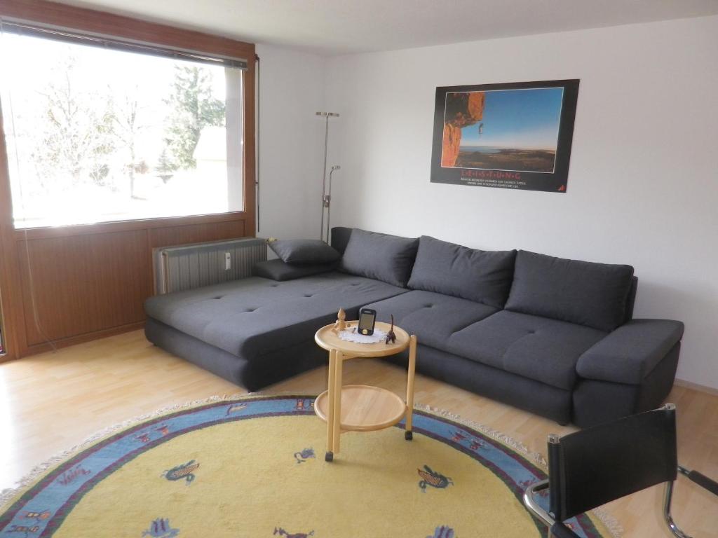 a living room with a couch and a table at Ferienwohnung am Cambomare in Kempten