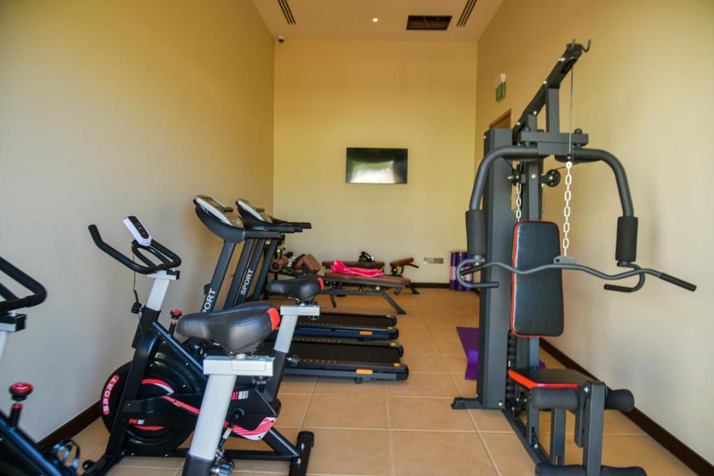 Pusat kebugaran dan/atau fasilitas kebugaran di Golden Tulip Zanzibar Airport Hotel & Spa