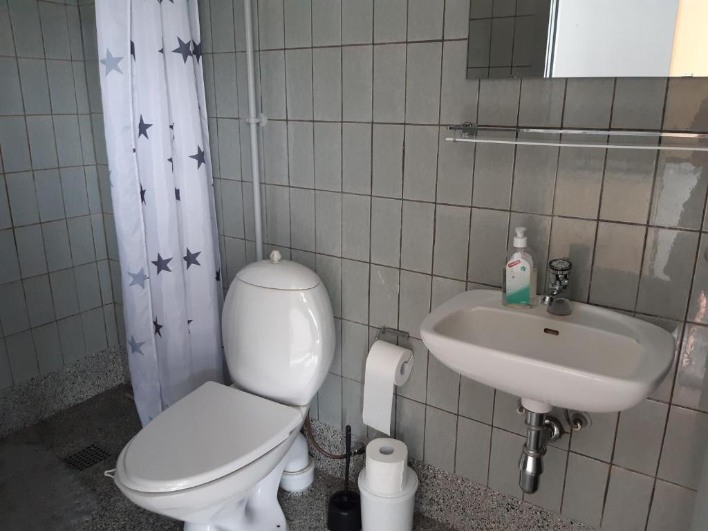 Koupelna v ubytování Rejkjær Camping Hytter & Lejligheder