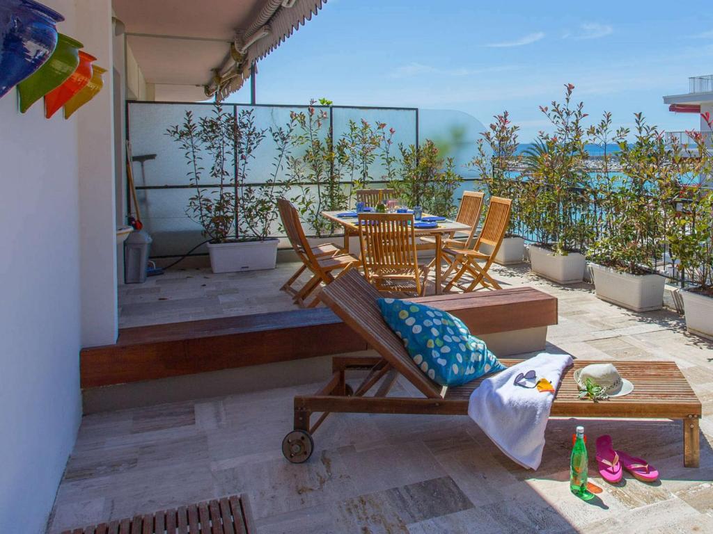 a patio with a table and chairs on a balcony at Appartement Menton, 3 pièces, 6 personnes - FR-1-196-165 in Menton