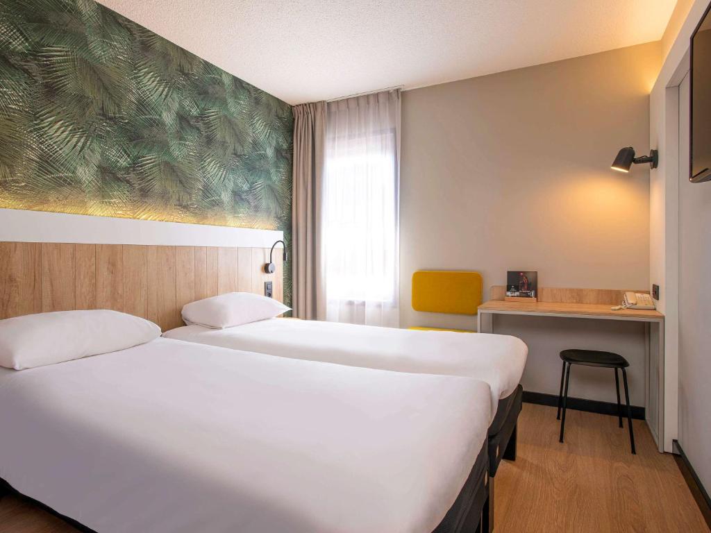 Postel nebo postele na pokoji v ubytování ibis Brussels Waterloo