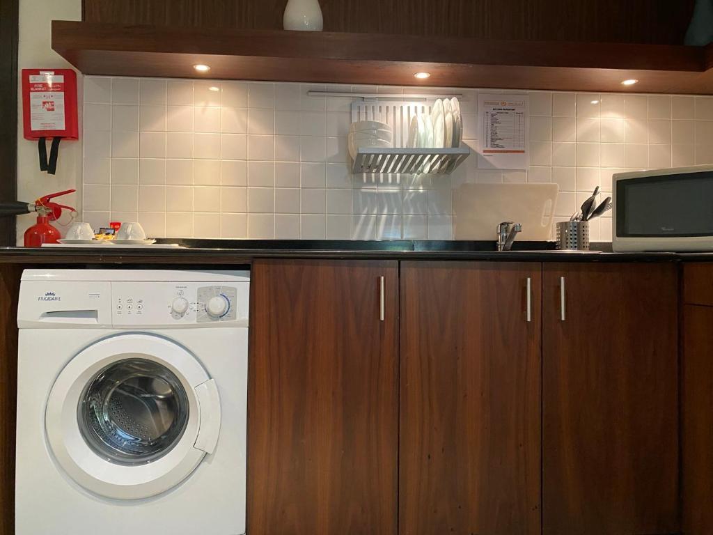 Phoenix Plaza Hotel Apartments - Resim 31