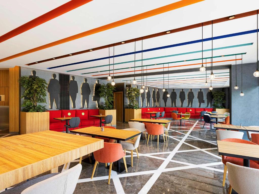 A restaurant or other place to eat at ibis Styles Istanbul Merter