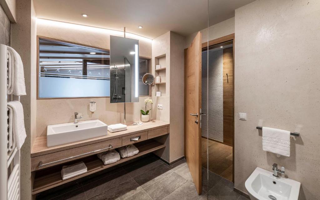 Falkensteiner Hotel & Spa Falkensteinerhof - Deluxe Çift Kişilik Oda - Balkonlu