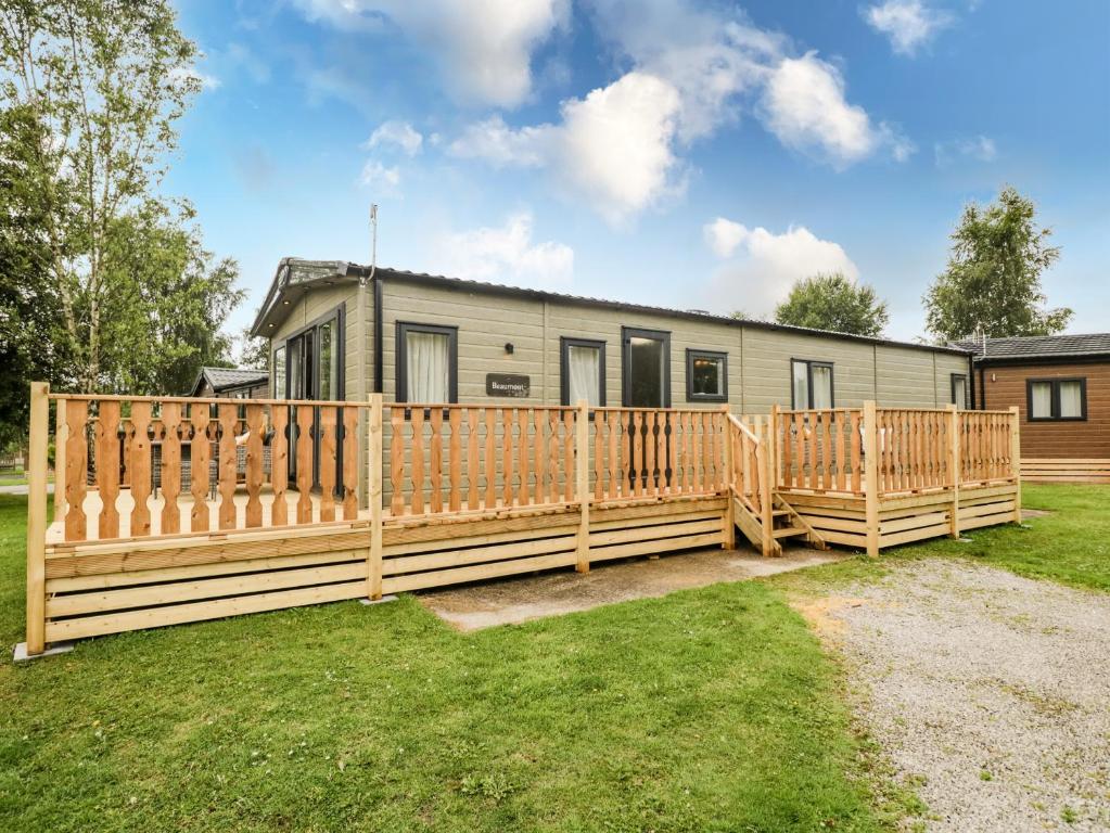 a wooden fence in front of a mobile home at Ashton Lodge - Sherwood 4 in Carnforth