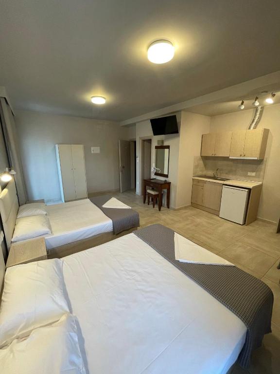 Postel nebo postele na pokoji v ubytování Afrodite Beach